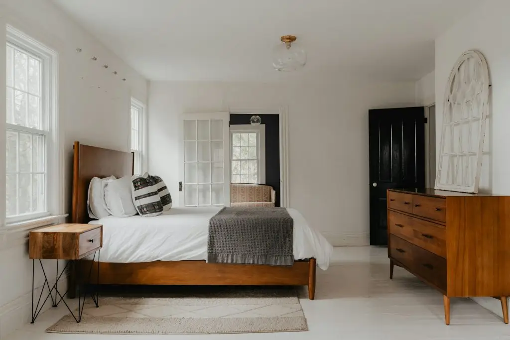 Comment décorer un petit logement Airbnb sans dépenser trop